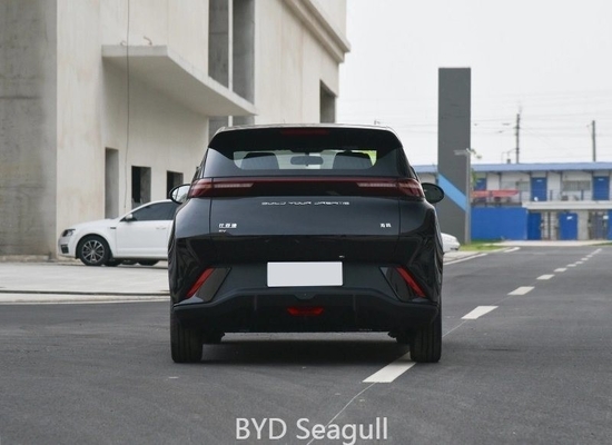 330kw maximale Batteriekapazität Byd Seagull Elektroauto in Schwarz und Weiß mit einer Reichweite von 405 km