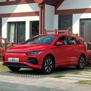 43.2kwh Batteriekapazität Elektroauto mit weißen grauen roten blauen Farben und 405 Km Reichweite