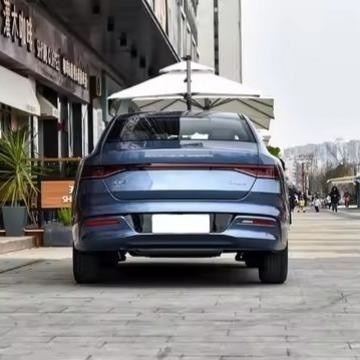 2024 Byd Qin Plus Dm-I Honor 55 km Leading Motor Plug-in Hybrid mit E-CVT Getriebe