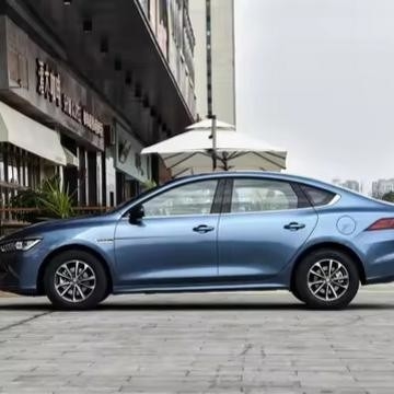 2024 Byd Qin Plus Dm-I Honor 55 km Leading Motor Plug-in Hybrid mit E-CVT Getriebe