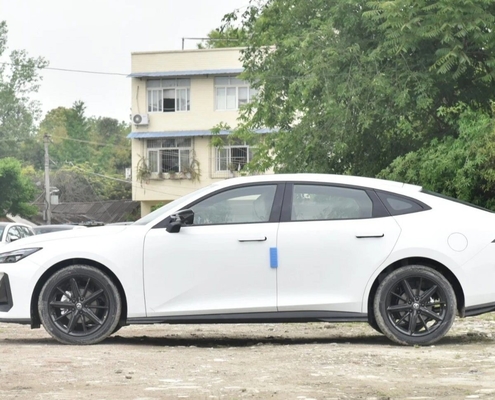 Supergröße Chang an Uni-K 2.0 T 4 Wd Auto Gasfahrzeug Gasfahrzeug EV Fahrzeug Hubraum 2.0-2.6L