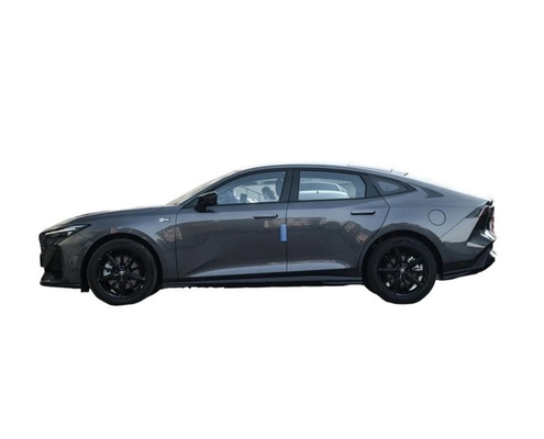 Wechseln Sie ein UNI-V 2.0 T 4 Wd Auto Gas Fahrzeug Gas Auto EV Auto bei Reifen Spezifikation 330kw