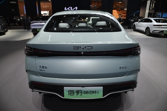 Byd Seal 06 Dm-I Plug-in Hybrid-Elektrische Limousine 4 Türen 5 Sitzplätze mit Frontantrieb
