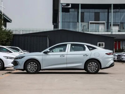 4-Türer 5-Sitzer Limousine BYD Qin L Dm-I 80 km Niedrigverbrauch Hybrid-Elektroauto