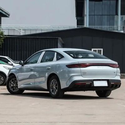 4-Türer 5-Sitzer Limousine BYD Qin L Dm-I 80 km Niedrigverbrauch Hybrid-Elektroauto