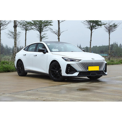 Ein Uni-V 23 2.0-2.6L Smart Pilot, chinesische Autos, Limousinen mit Linksherren.