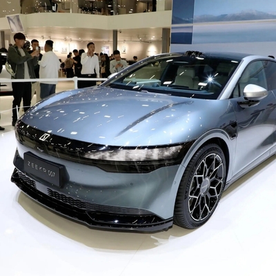 Linkslenken Zeekr 007 Hochgeschwindigkeits-Elektroauto mit Online-Lenkung und Reichweite von 870 km