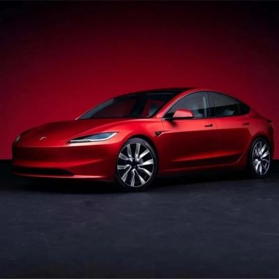 1981 Kilogramm Gewicht Gebrauchtes Tesla Model Y Elektroauto mit großem Rabatt und Linkslenkung