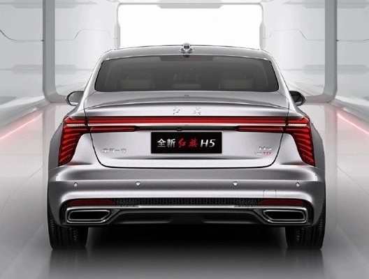 Familiengesellschaft Chinesischer Benzinwagen Hongqi H5 mit 5 Sitzplätzen geschlossener Karosserieart Linkslenkung