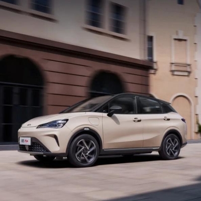 Geschlossene Karosserie Neta Nezha Aya's 2023 Small SUV mit Langstrecken von 318 km und 401 km
