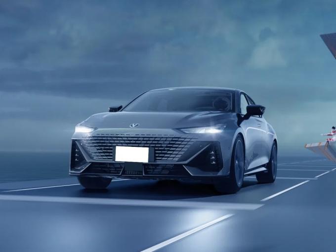 New Energy Chinese Auto New Chang′an Uni-V Intelligent Electric Idd 5 Seaters Electric Vehiles